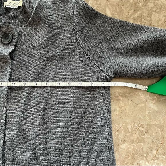 Cocogio grey long sleeve sweater coat with pockets fits like a medium - Picture 6 of 8